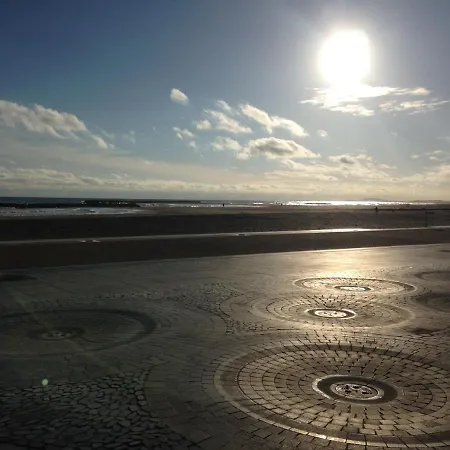 Joli 2 Pieces Avec Jardinet, Parking Prive, A 100m De La - - Fr-1-338-540 * Sete