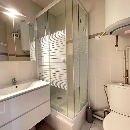 Joli 2 Pièces Avec Jardinet, Parking Privé, à 100m De La - - Fr-1-338-540 * Sète