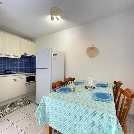 Joli 2 Pièces Avec Jardinet, Parking Privé, à 100m De La - - Fr-1-338-540 Apartamento *